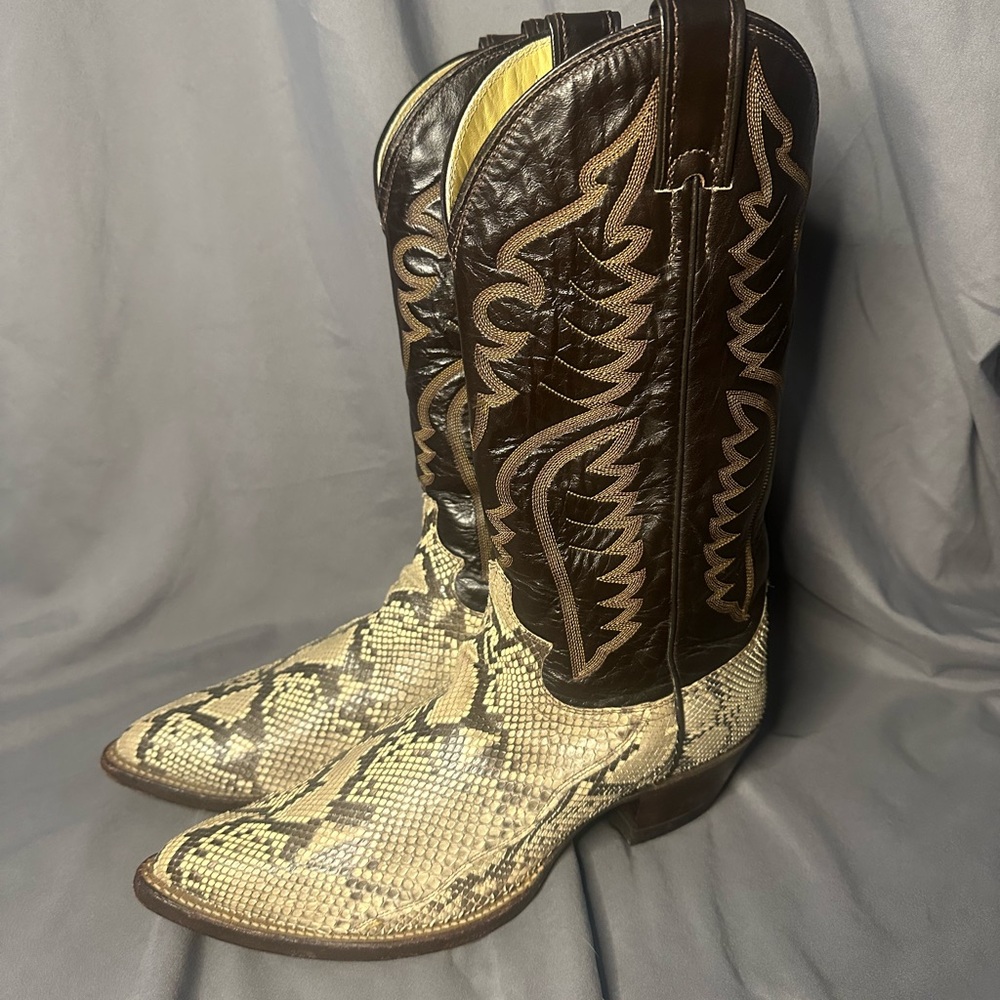 Justin vintage Snakeskin Cowboy Boots 9D excellent condition